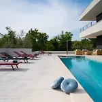 She Luxury By Istrialux Villa *